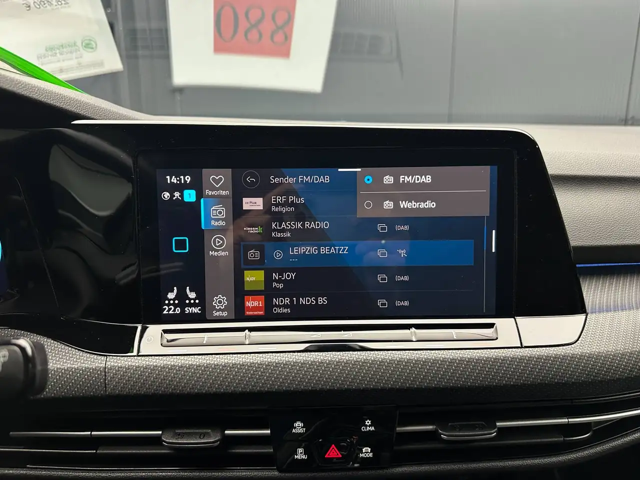 Volkswagen Golf Lim. 1.5 eTSI R-Line/Black Style*18Zoll*H&K*Matrix*Kamera* — Vehicle gallery 27
