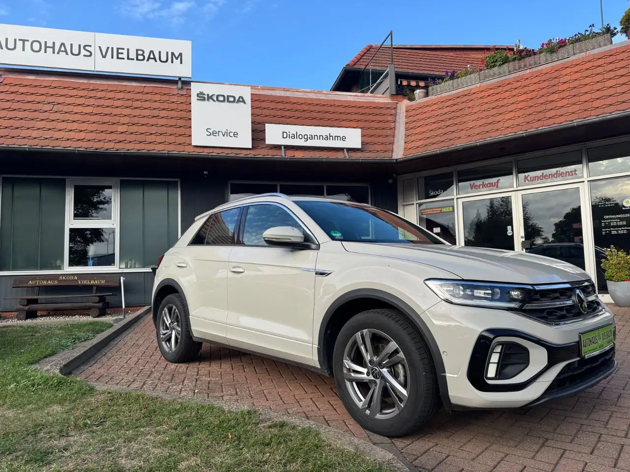 Volkswagen T-Roc R-Line-LED-Carplay-ACC -81kw — Galería del vehículo 3