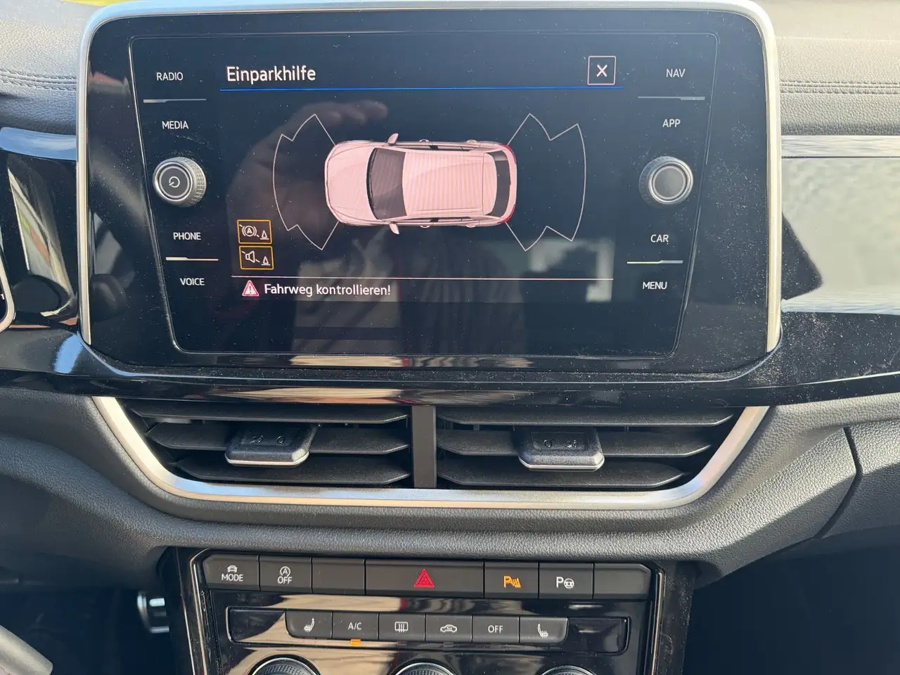 Volkswagen T-Roc R-Line-LED-Carplay-ACC -81kw — Galería del vehículo 15