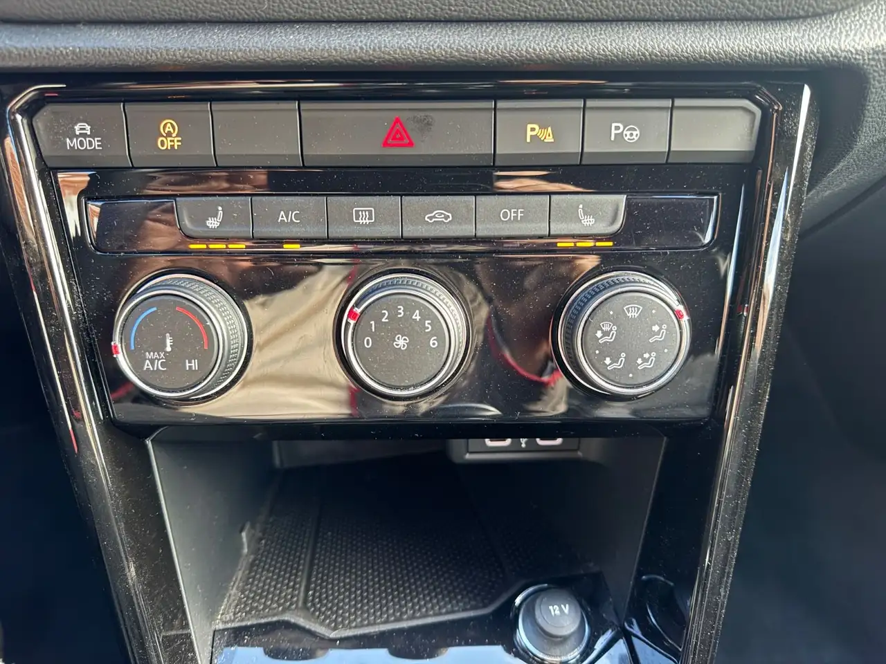 Volkswagen T-Roc R-Line-LED-Carplay-ACC -81kw — Galería del vehículo 16
