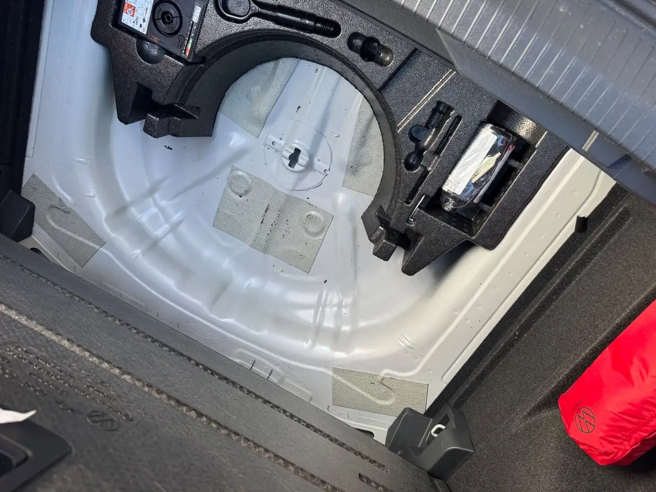 Volkswagen T-Roc R-Line-LED-Carplay-ACC -81kw — Galería del vehículo 24
