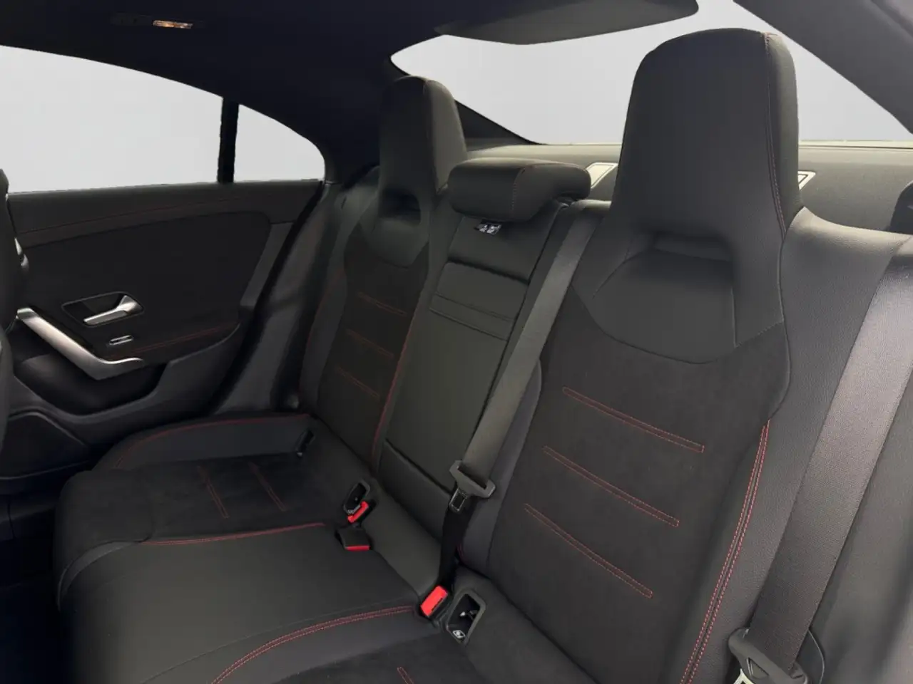 Mercedes-Benz CLA 250 4M Coupé AMG|AHK|MBEAM|NIGHT|360°|DISTR — Galería del vehículo 13