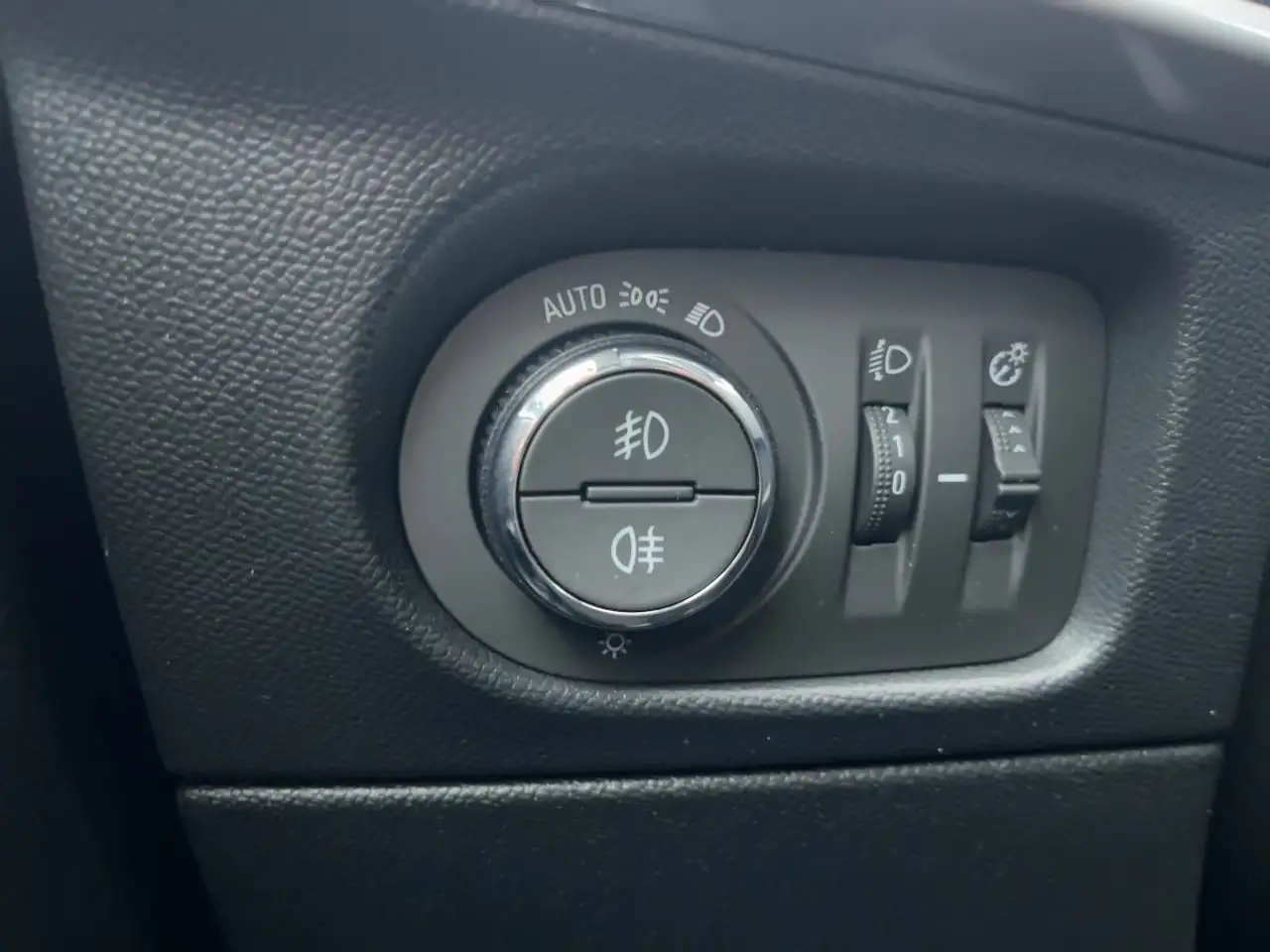 Opel Mokka AT8 Elegance StylePaket//SHZ/LHZ/PDC/Kamera — معرض صور السيارة 17