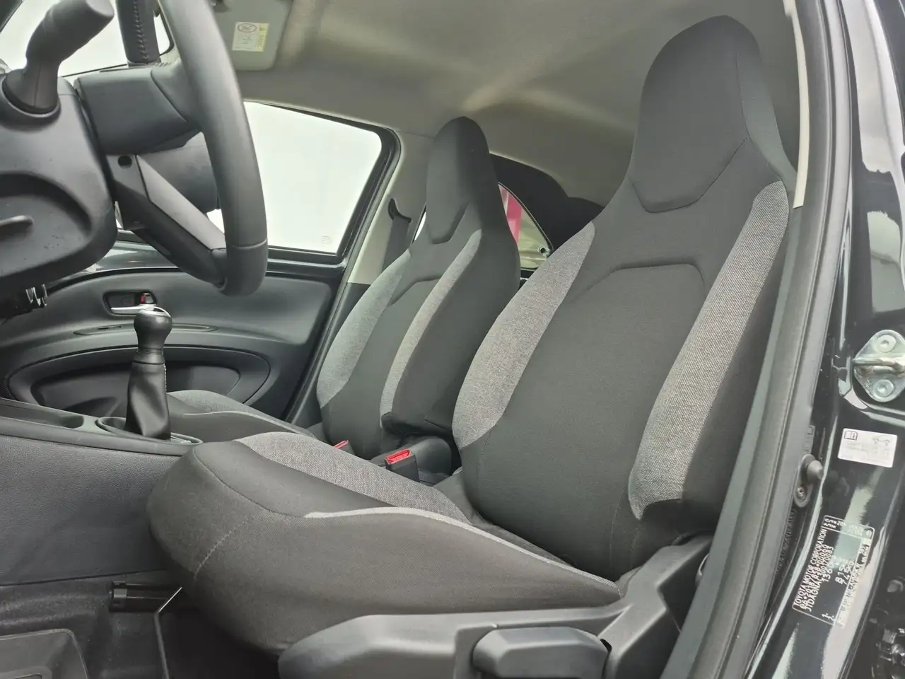Toyota Aygo X PLAY DESIGN VVT-i ACC+KAMERA+NAVI-APP+15 ALU! — Galería del vehículo 15