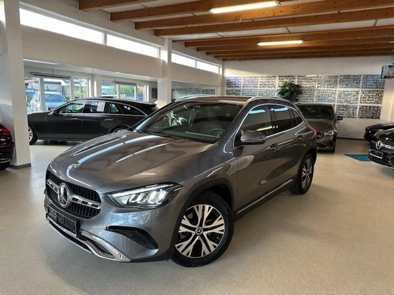 Mercedes-Benz GLA 200 Modelljahr2025+AHK+Progressive Line Advanced+ — Vehicle gallery 7