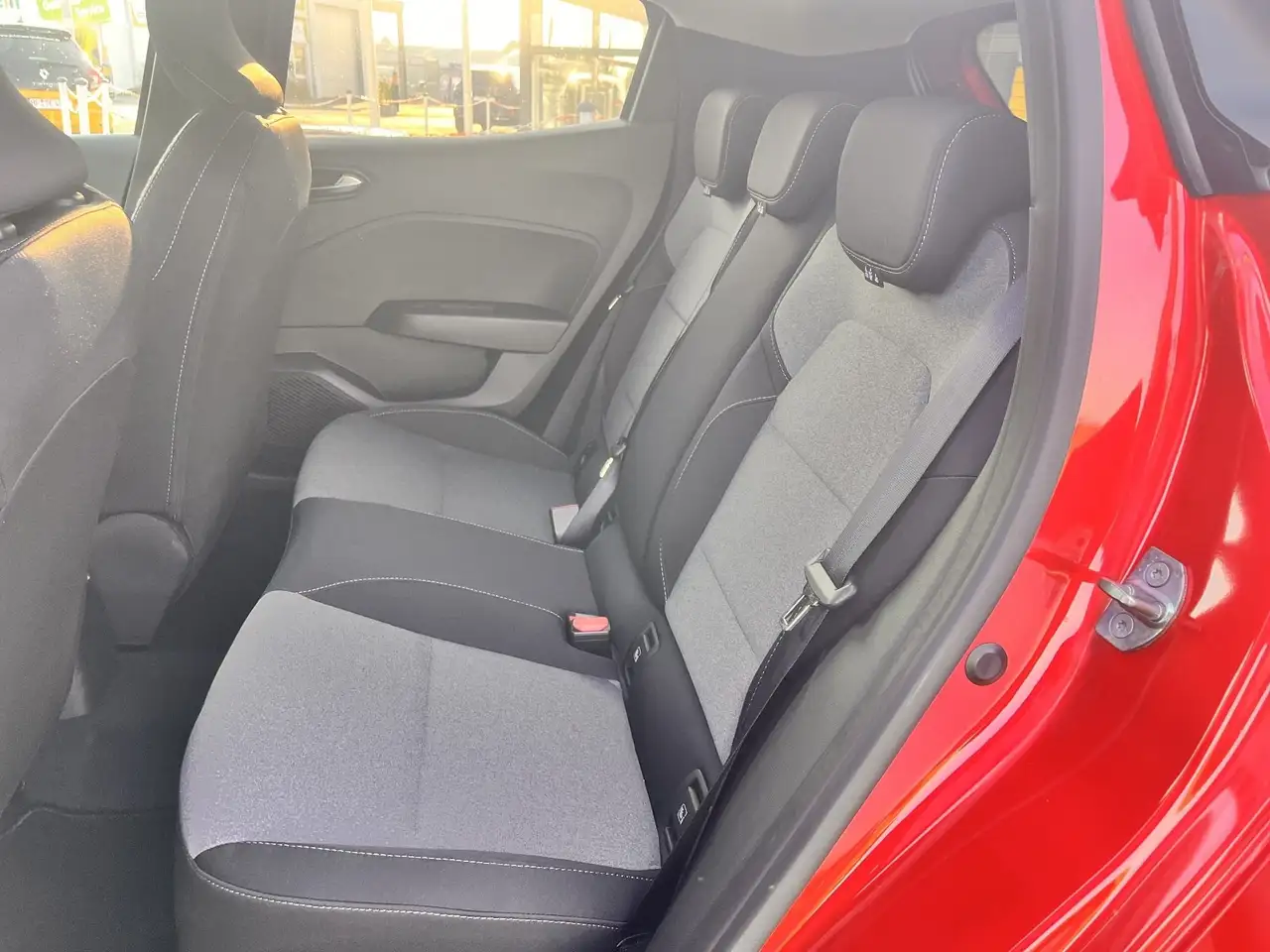 Renault Clio EVOLUTION TCe 100 LPG SITZH+RFK+EASY-LINK — Galería del vehículo 12