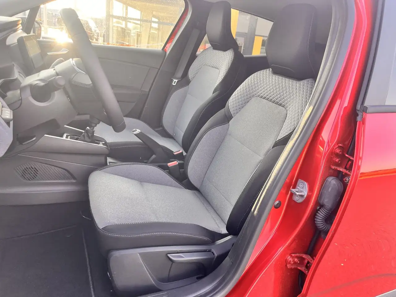 Renault Clio EVOLUTION TCe 100 LPG SITZH+RFK+EASY-LINK — Galería del vehículo 14