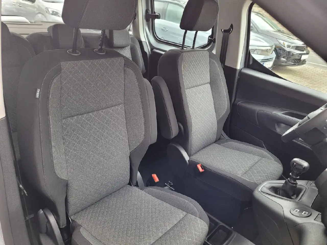 Opel Combo Life Basis — Vehicle gallery 12