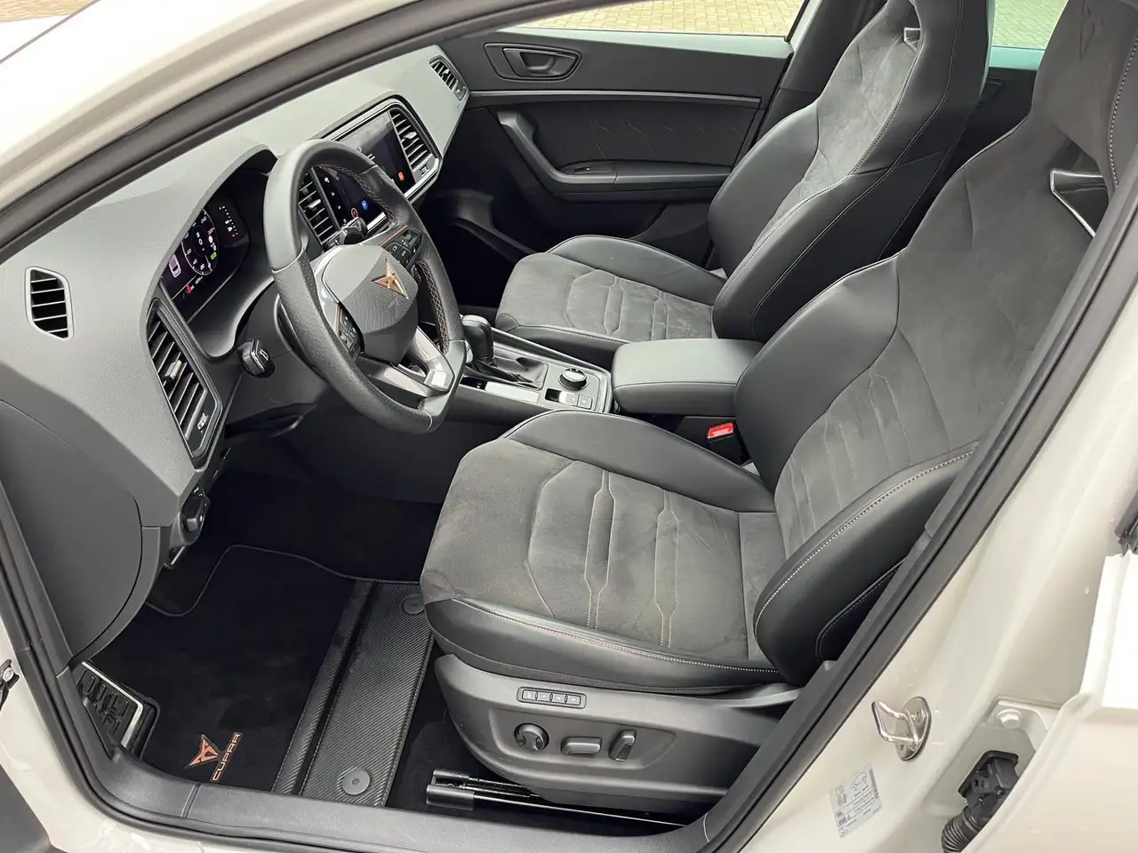CUPRA Ateca 1.5 TSI DSG LED NAVI KAMERA ACC PDC AHK — Vehicle gallery 26