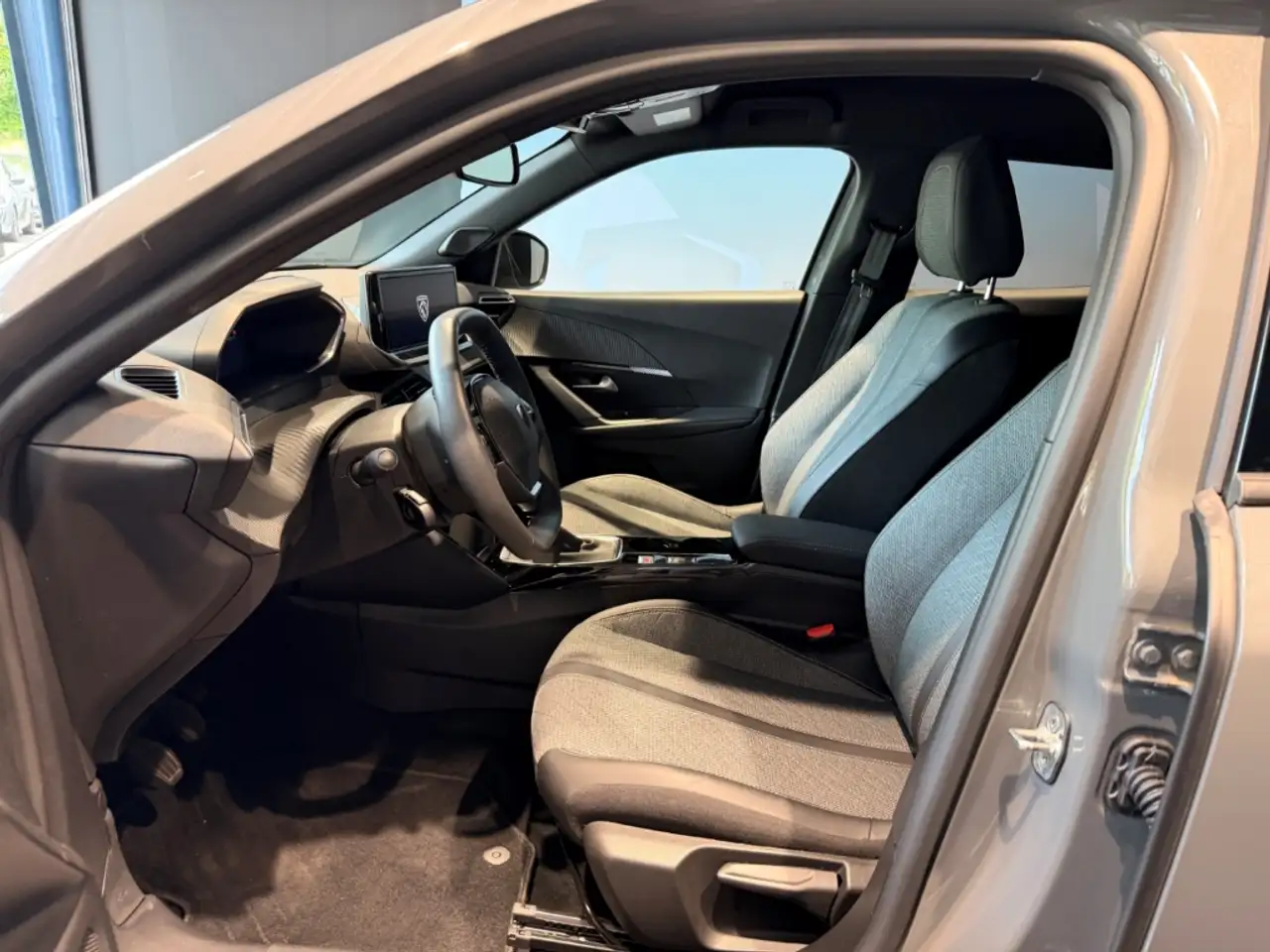 Peugeot 2008 Allure LED PDC DAB APP KLIMA — Galerie du véhicule 7