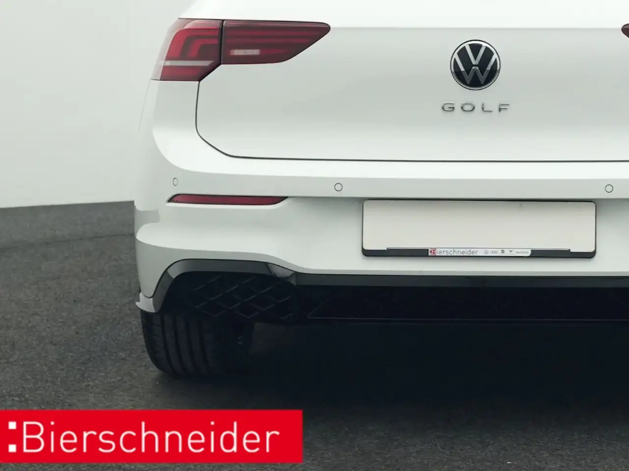 Volkswagen Golf 8 1.5 eTSI DSG R-Line BLACK STYLE AHK LED+ — Vehicle gallery 22