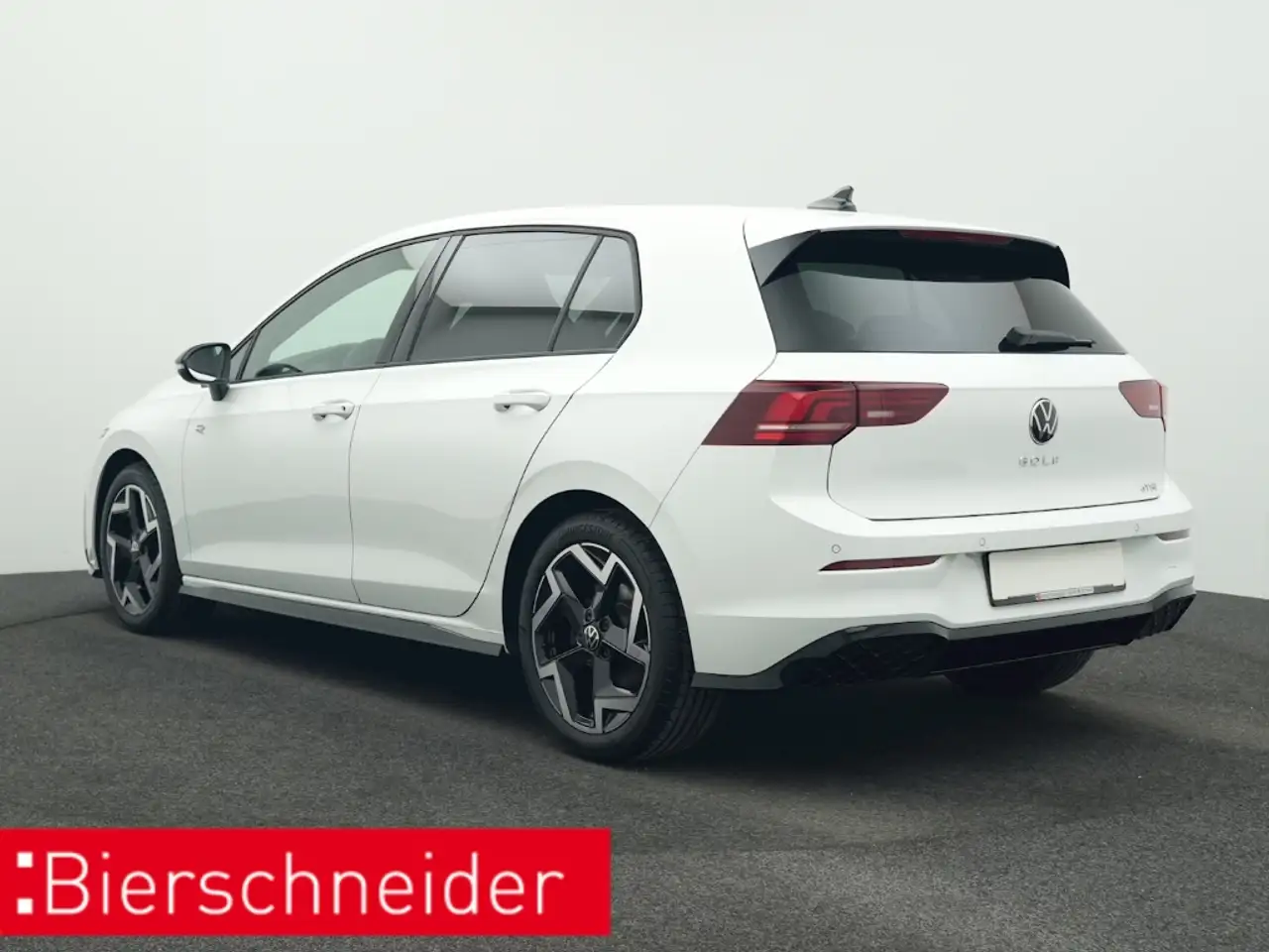 Volkswagen Golf 8 1.5 eTSI DSG R-Line BLACK STYLE AHK LED+ — Vehicle gallery 4