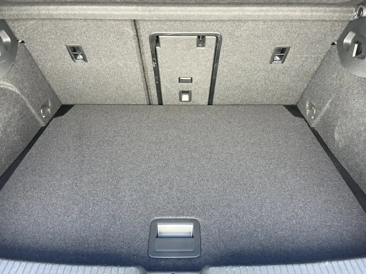 Volkswagen Golf 1.5 TSI DSG R-Line 2,99% Fin. AHK Navi TravelAssi — معرض صور السيارة 30