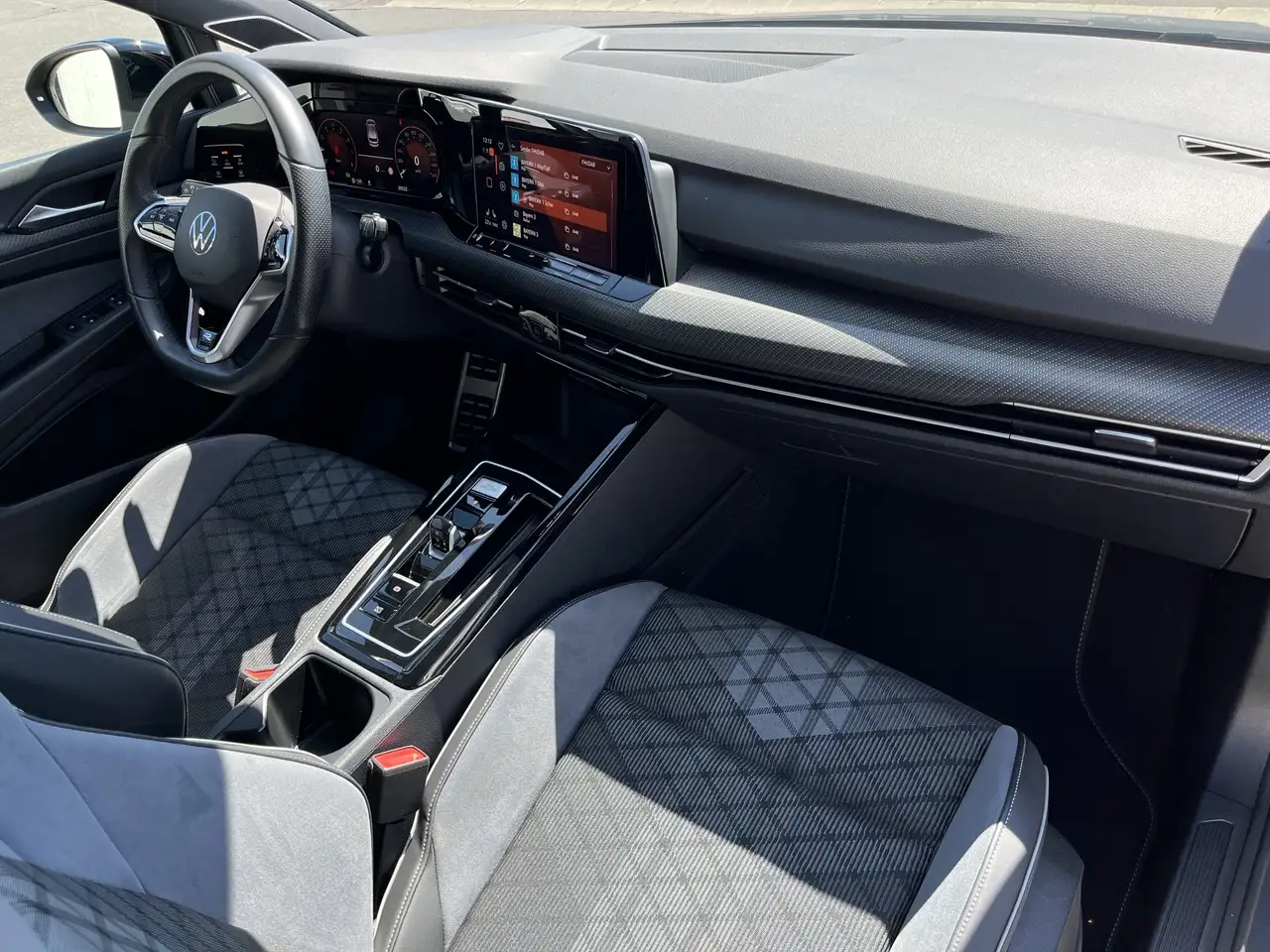 Volkswagen Golf 1.5 TSI DSG R-Line 2,99% Fin. AHK Navi TravelAssi — معرض صور السيارة 14