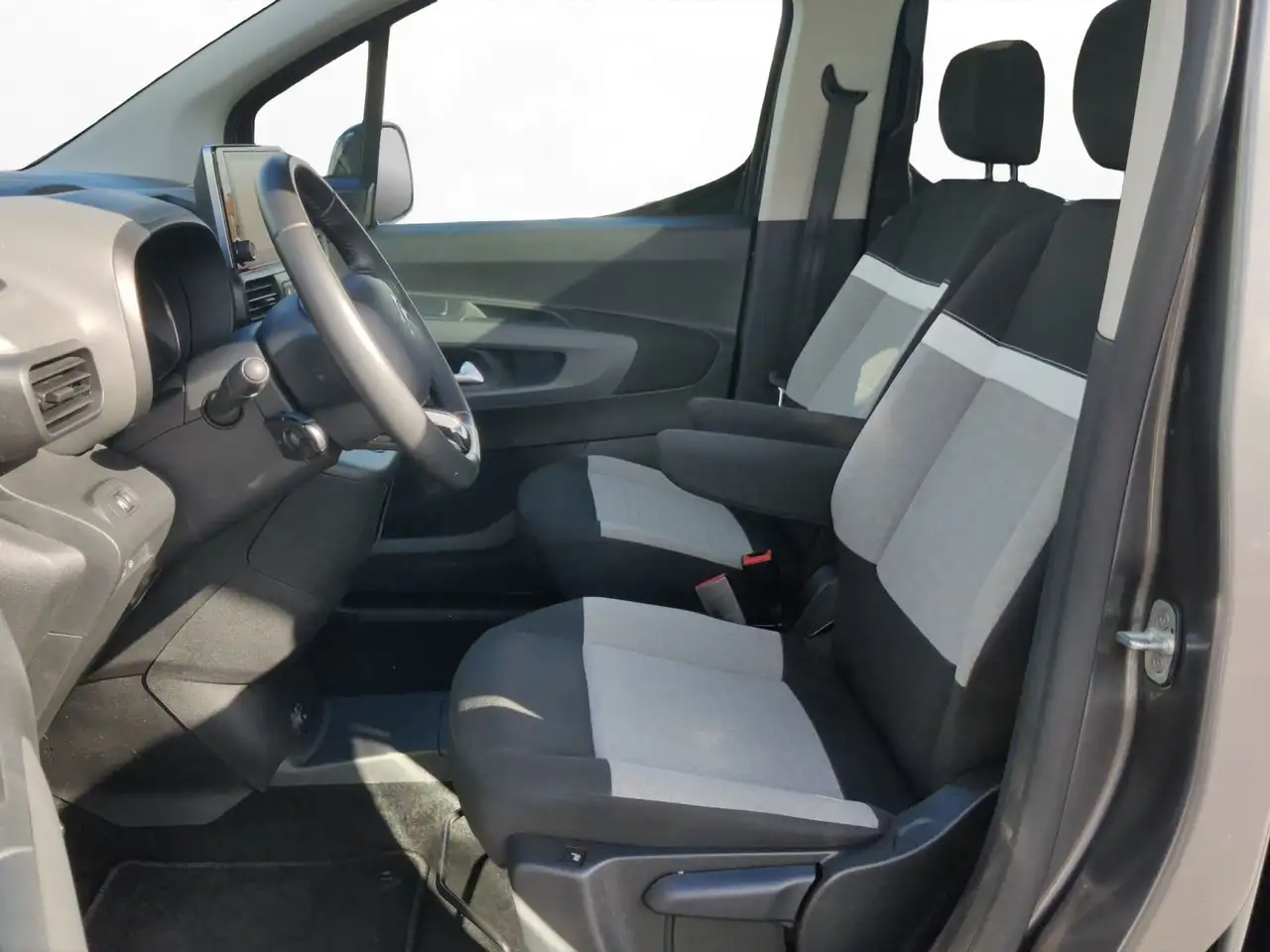 Citroen Berlingo Elektro 96,6% M Shine Kamera PDC Kälte- — Galería del vehículo 9