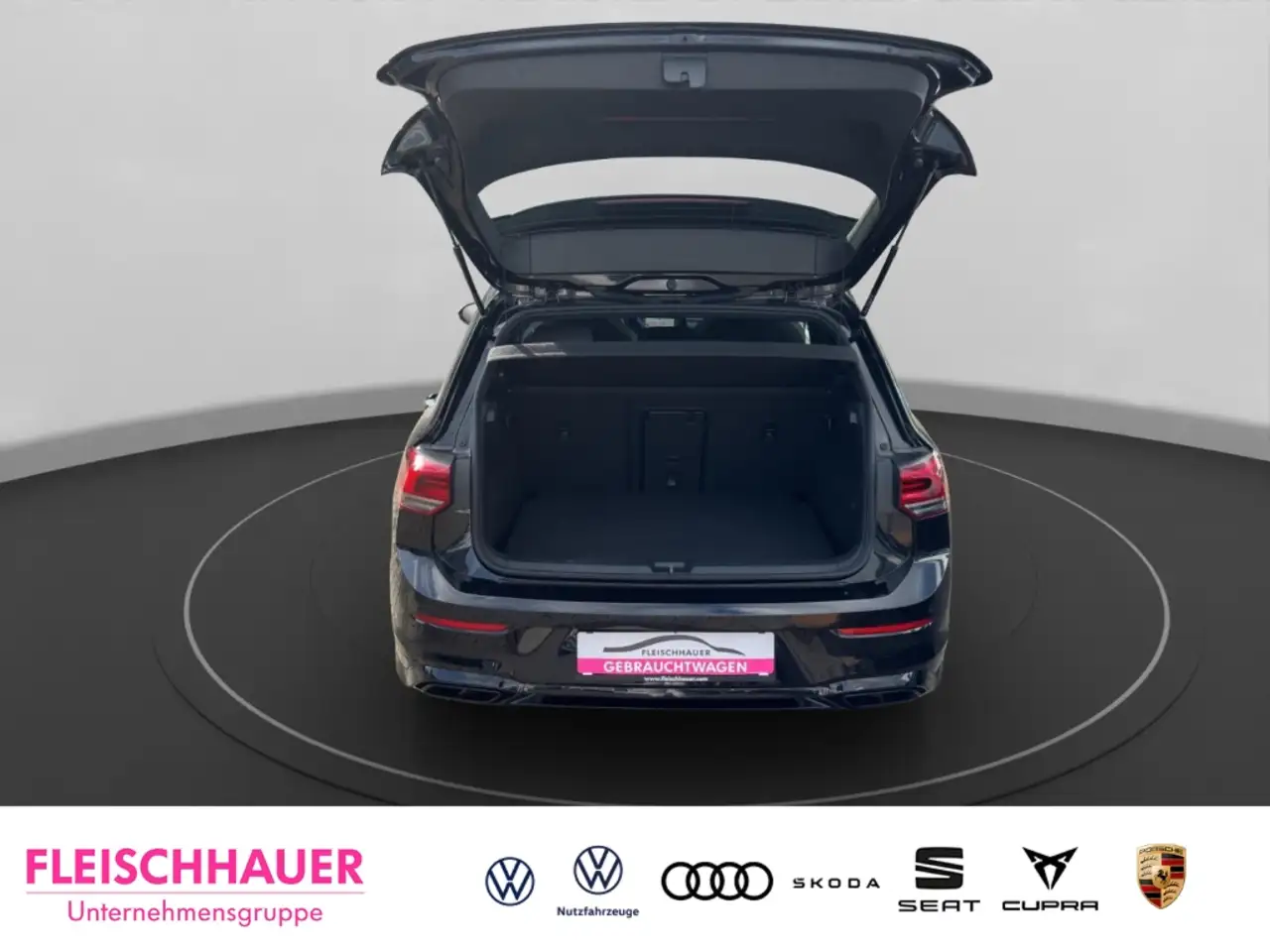 Volkswagen Golf VIII R-Line 1.5 eTSI LED+ACC+HUD+PANO+NAVI+RFK+BUS — Galería del vehículo 18