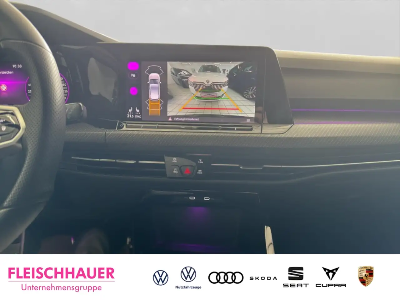 Volkswagen Golf VIII R-Line 1.5 eTSI LED+ACC+HUD+PANO+NAVI+RFK+BUS — Galería del vehículo 15