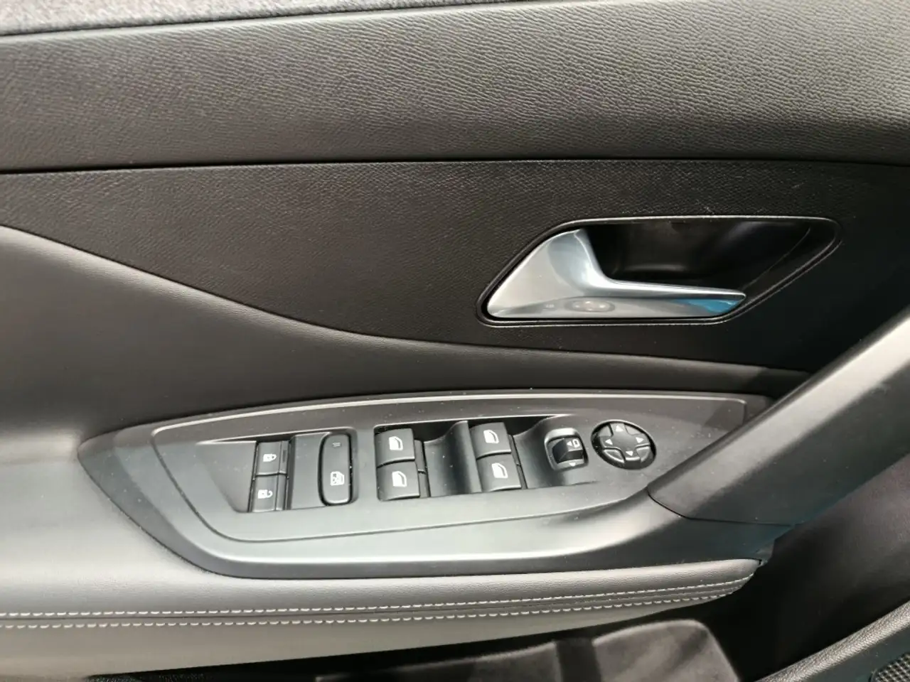 Peugeot 308 1.2 PureTech S&S Allure Pack 130 — Galería del vehículo 18