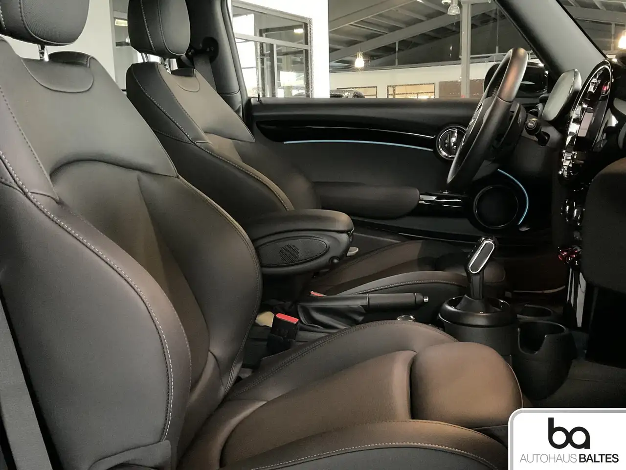 MINI Cooper S Cooper S JCW Trim Navi/Park/Komfort/Kam/Black/Multi — معرض صور السيارة 7