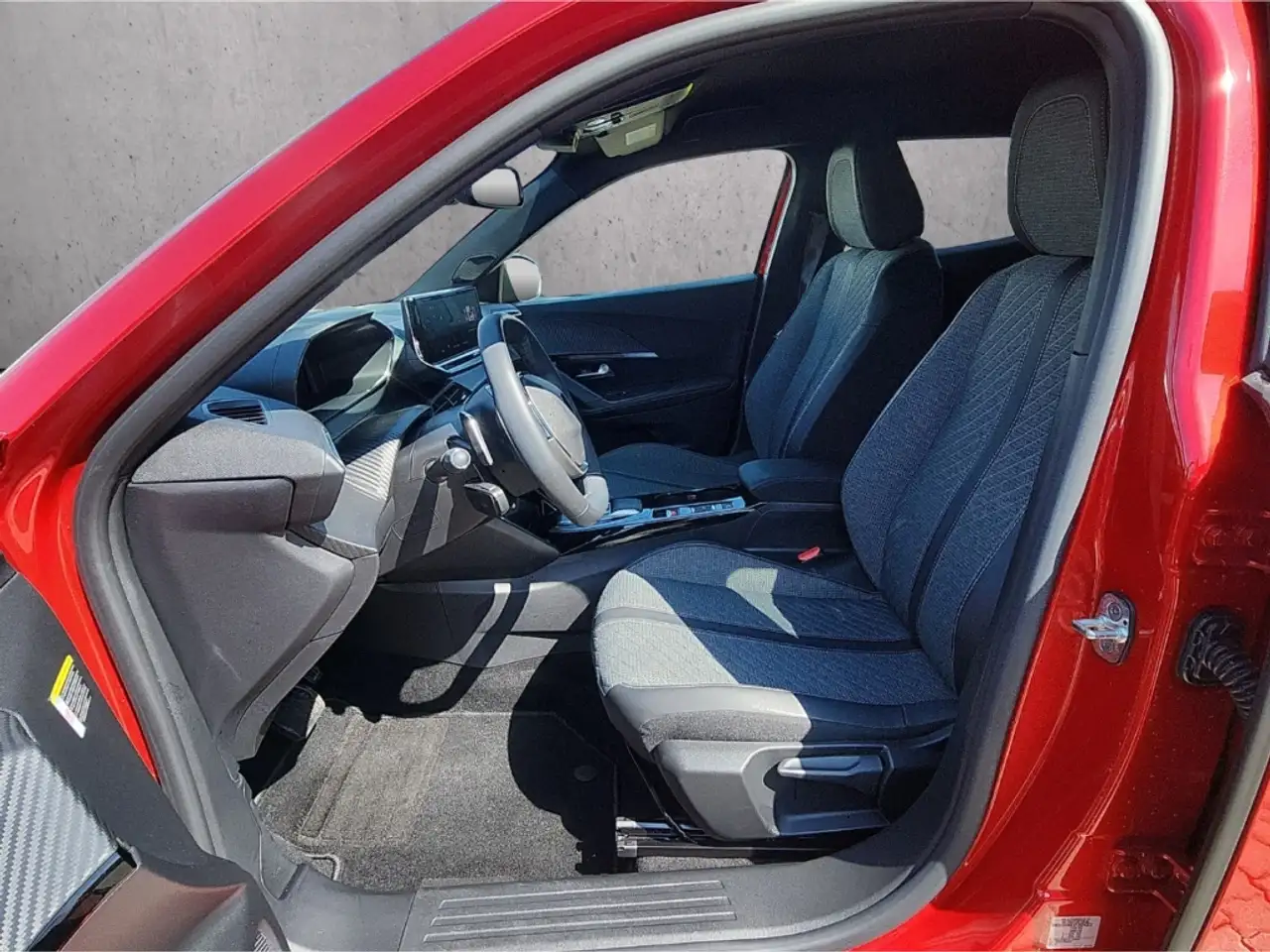 Peugeot 2008 Allure 130 EAT LED ACC Apple CarPlay Android Auto — معرض صور السيارة 9