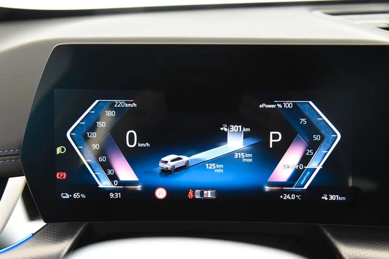 BMW iX1 xDrive30 M Sportpaket DriveAss+ LED DAB AHK — Vehicle gallery 11