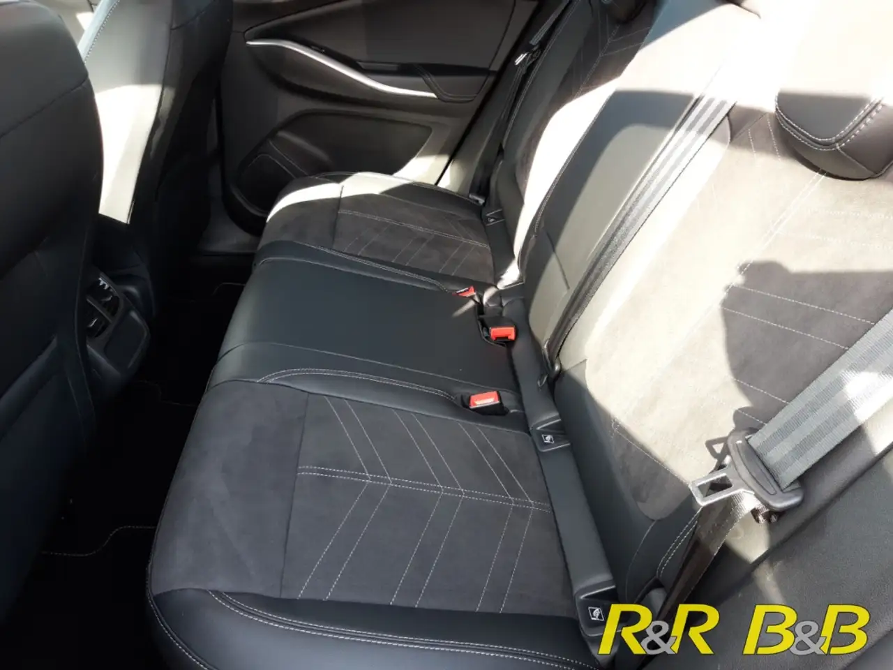 Opel Grandland 1.2 Elegance AUTOMATIK+AHK+NAVI+360 KAMERA+LED+CAR — Galería del vehículo 10