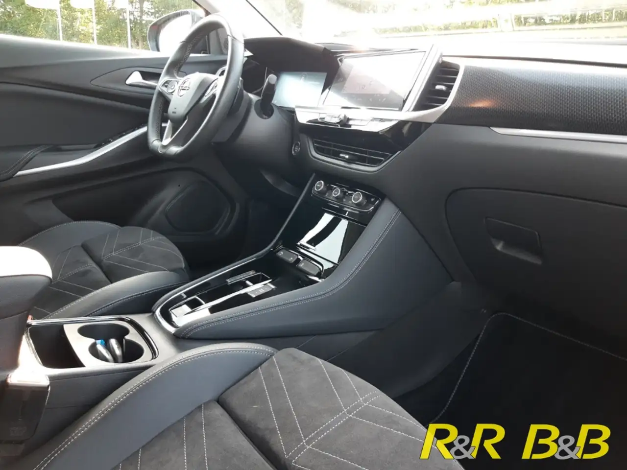 Opel Grandland 1.2 Elegance AUTOMATIK+AHK+NAVI+360 KAMERA+LED+CAR — Galería del vehículo 12