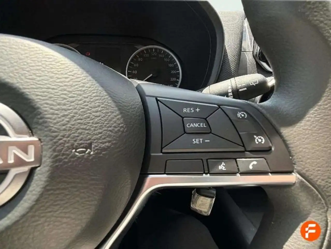 Nissan Juke DIG-T 84 kW (114 CV) 6M/T Acenta — معرض صور السيارة 14
