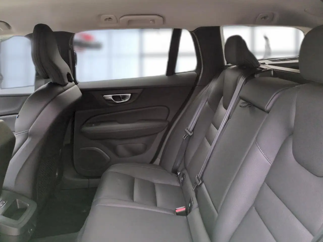 Volvo V60 B4 (Benzin) Plus Dark - AHK/HK/LED/RFK Navi — معرض صور السيارة 18