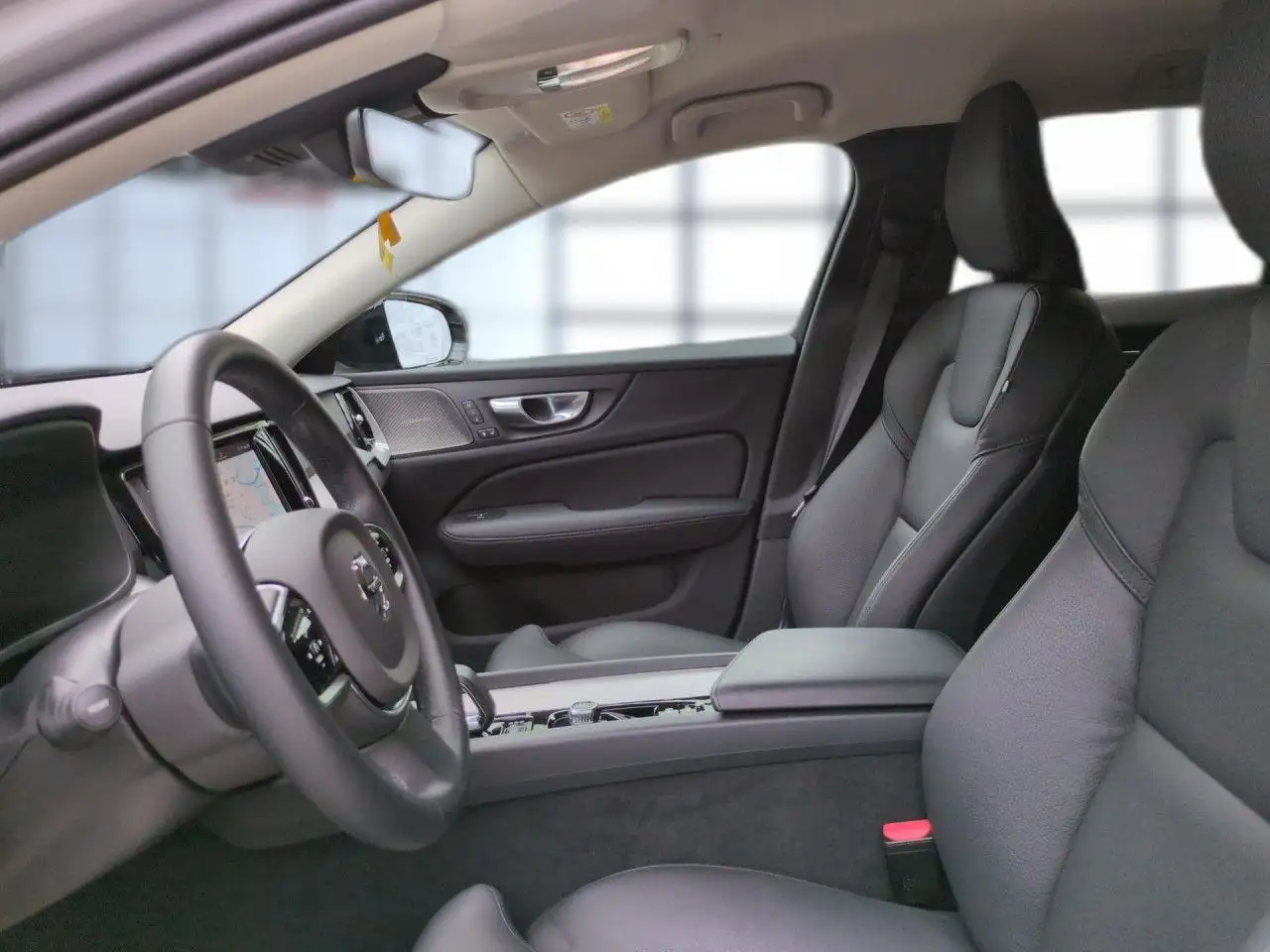 Volvo V60 B4 (Benzin) Plus Dark - AHK/HK/LED/RFK Navi — معرض صور السيارة 13