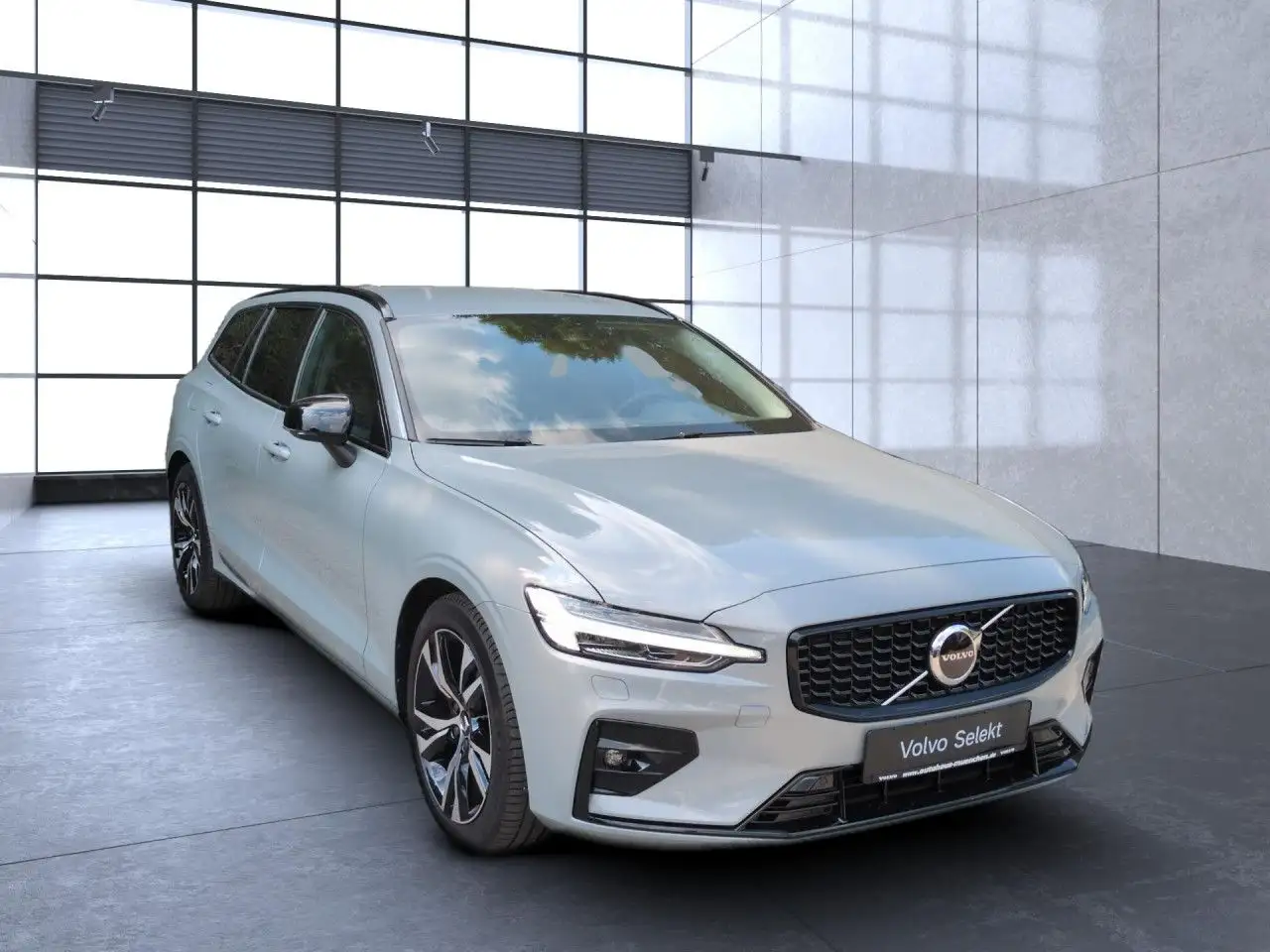 Volvo V60 B4 (Benzin) Plus Dark - AHK/HK/LED/RFK Navi — معرض صور السيارة 8