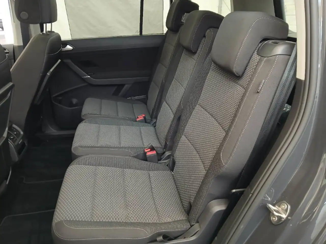 Volkswagen Touran Comfortline PANO/STNDHZNG/RFK/ADAPTLED/AHK — معرض صور السيارة 7