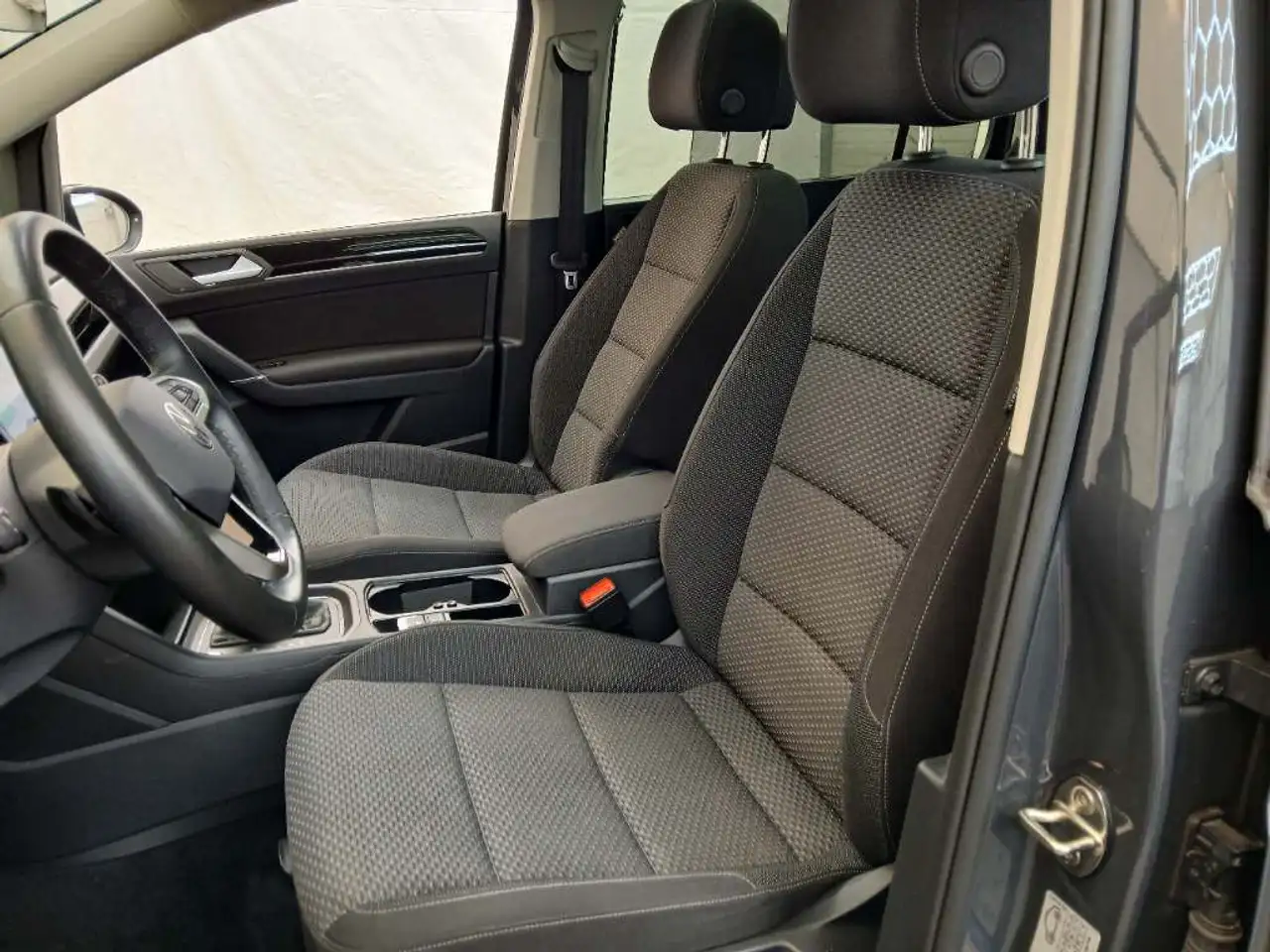 Volkswagen Touran Comfortline PANO/STNDHZNG/RFK/ADAPTLED/AHK — معرض صور السيارة 5