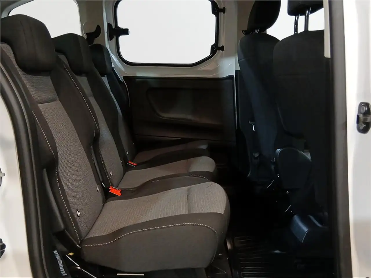 Toyota Proace City Combi L1 1.5D 75kW (100CV) GX 5p — معرض صور السيارة 7