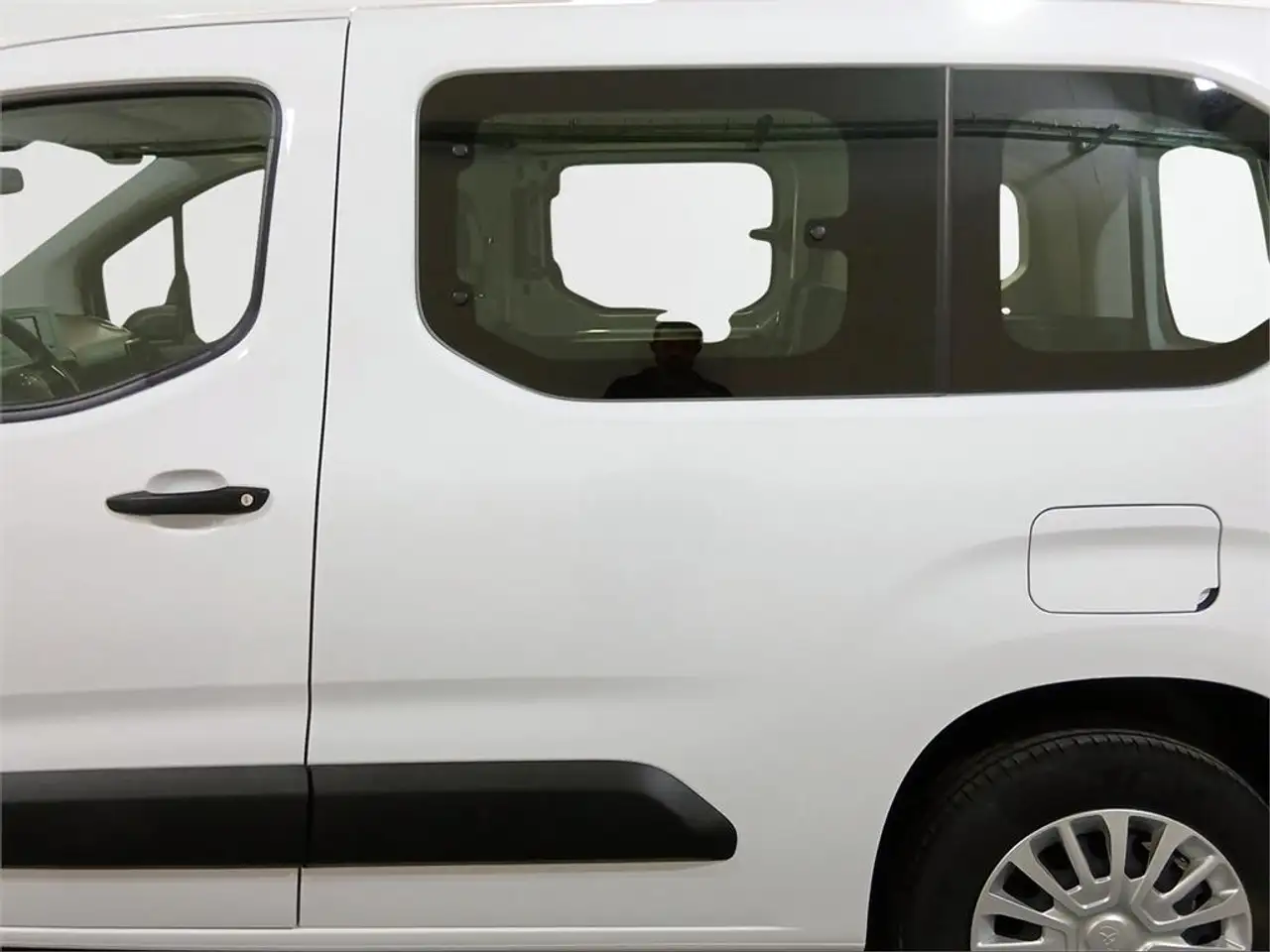 Toyota Proace City Combi L1 1.5D 75kW (100CV) GX 5p — معرض صور السيارة 11