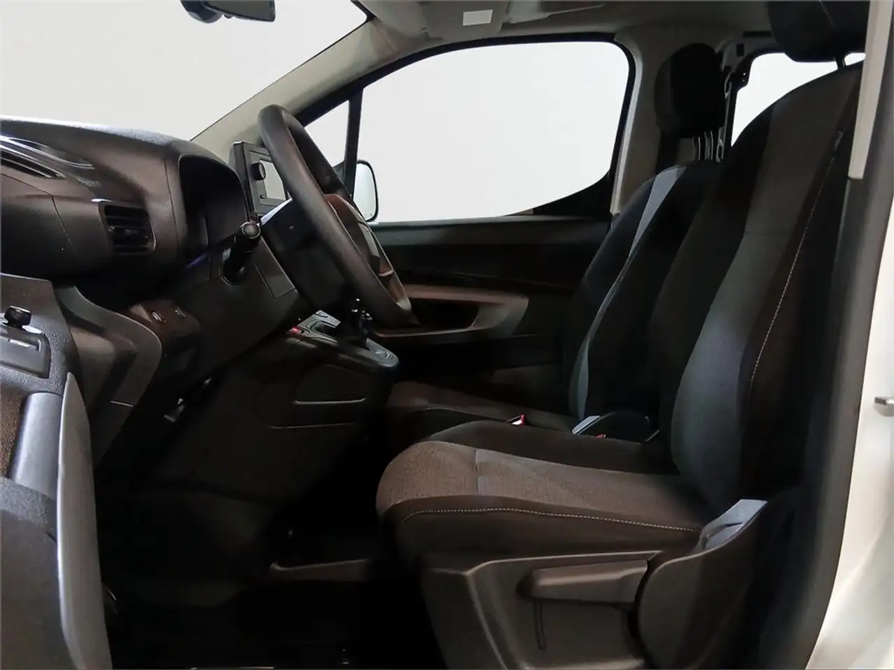 Toyota Proace City Combi L1 1.5D 75kW (100CV) GX 5p — معرض صور السيارة 12