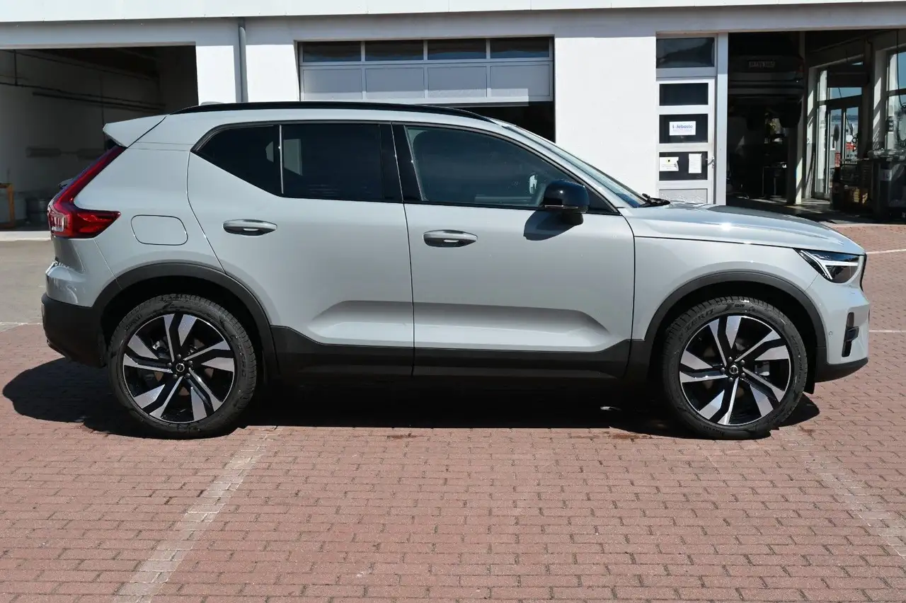 Volvo XC40 B4 DKG Ultra Dark*FSHZG*PANO*360°*ACC*AHK — Vehicle gallery 6
