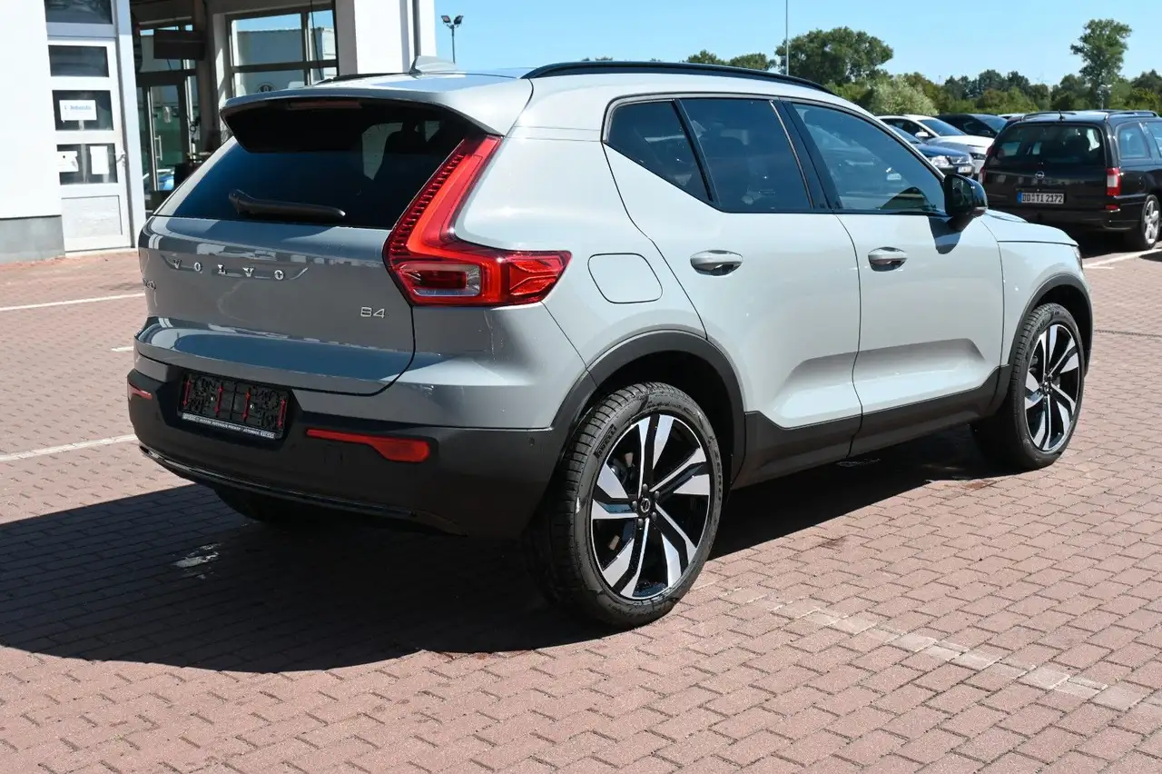 Volvo XC40 B4 DKG Ultra Dark*FSHZG*PANO*360°*ACC*AHK — Vehicle gallery 5