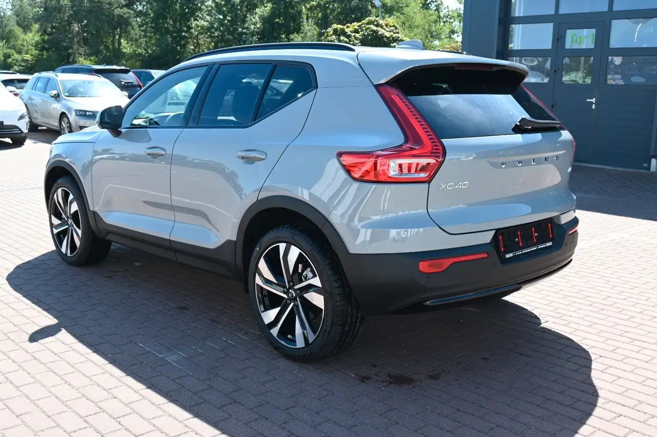 Volvo XC40 B4 DKG Ultra Dark*FSHZG*PANO*360°*ACC*AHK — Vehicle gallery 3