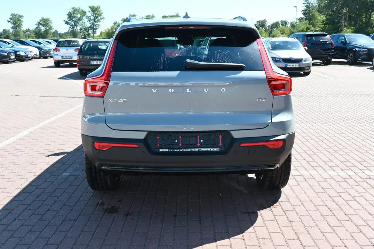 Volvo XC40 B4 DKG Ultra Dark*FSHZG*PANO*360°*ACC*AHK — Vehicle gallery 4