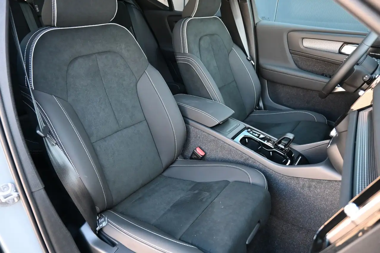 Volvo XC40 B4 DKG Ultra Dark*FSHZG*PANO*360°*ACC*AHK — Vehicle gallery 14