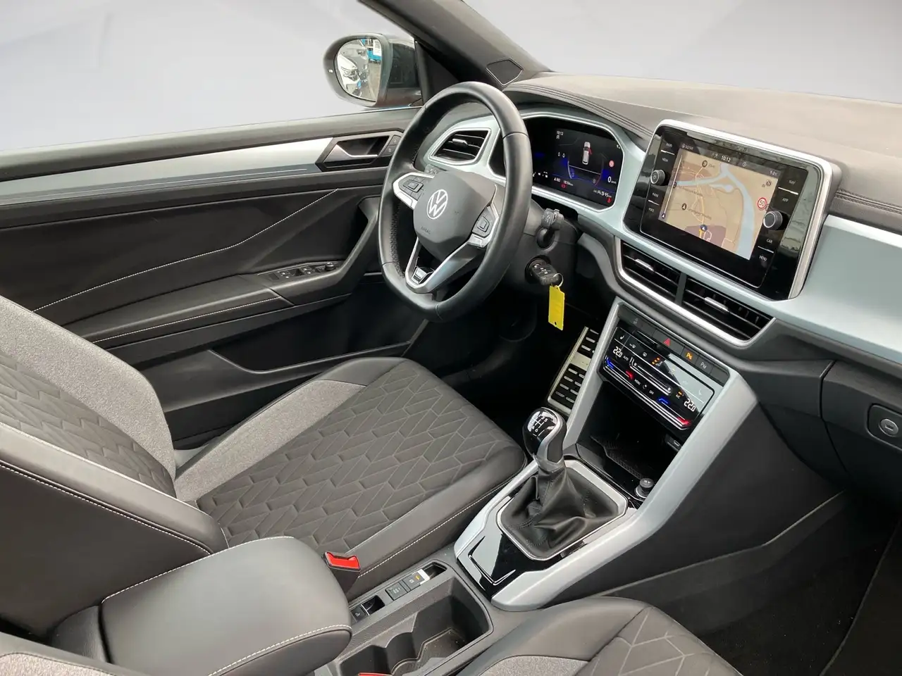 Volkswagen T-Roc Cabriolet GOAL 1.0TSI 116PS ACC.5J-G.KAMERA.NAVI+V — معرض صور السيارة 9