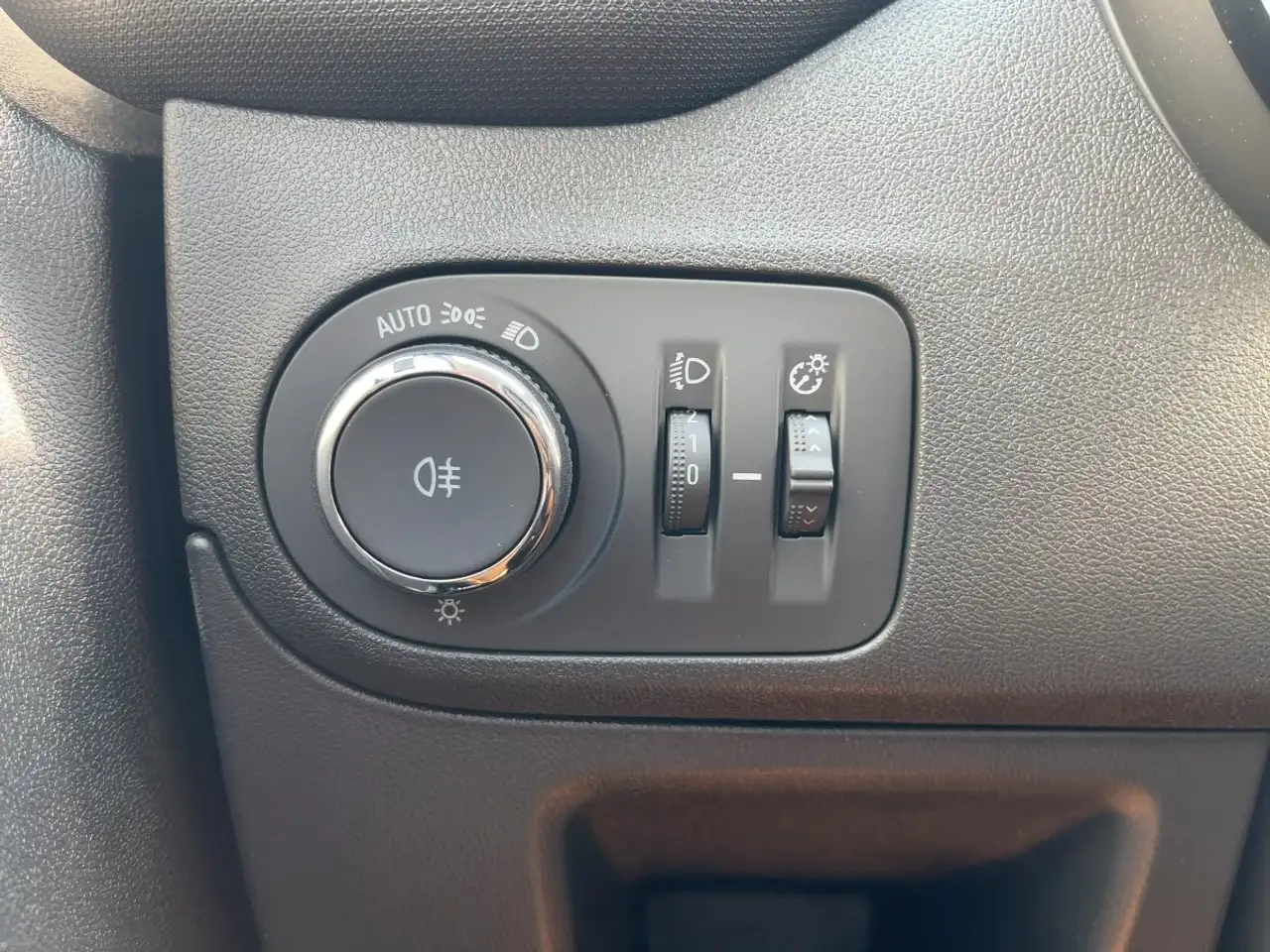 Opel Crossland 1.2 Elegance LED/Navi/KlimaA/PDC/Kamera — معرض صور السيارة 18