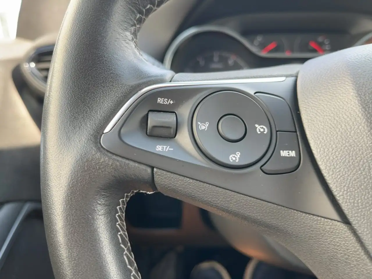 Opel Crossland 1.2 Elegance LED/Navi/KlimaA/PDC/Kamera — معرض صور السيارة 19