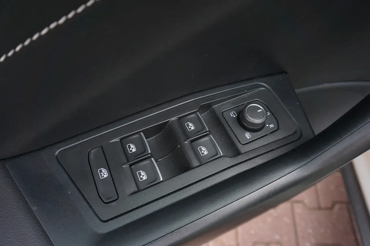 Volkswagen T-Roc 1.0 R-Line LED ACC App-Connect Sitzheizung — Vehicle gallery 20