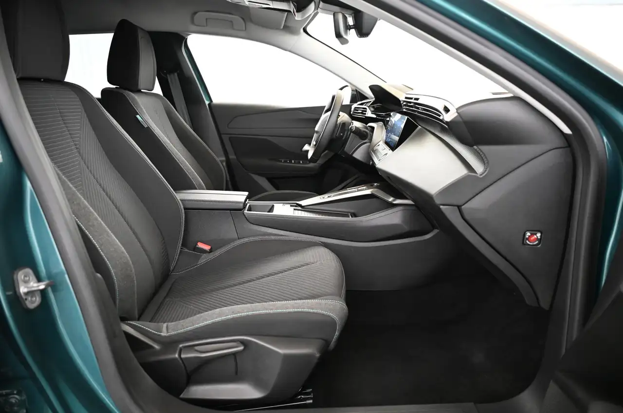 Peugeot 308 SW 1.2 130 e-THP EAT8 Style LED/NAVI/DAB/16S — معرض صور السيارة 28