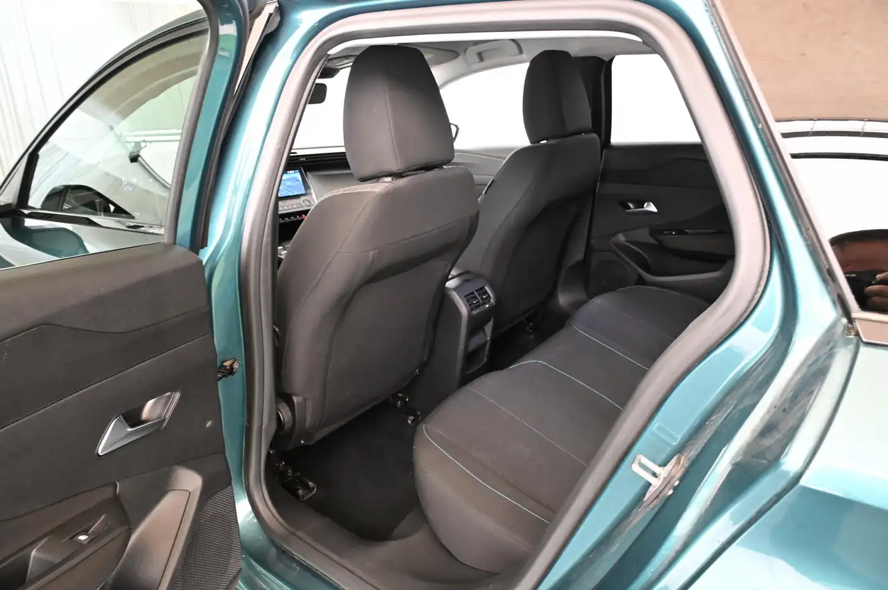 Peugeot 308 SW 1.2 130 e-THP EAT8 Style LED/NAVI/DAB/16S — معرض صور السيارة 24