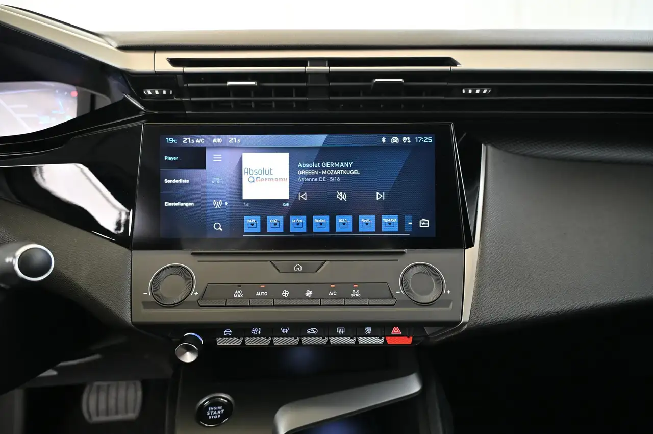 Peugeot 308 SW 1.2 130 e-THP EAT8 Style LED/NAVI/DAB/16S — معرض صور السيارة 23
