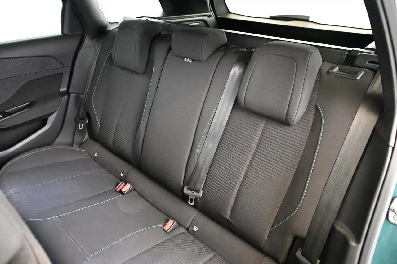 Peugeot 308 SW 1.2 130 e-THP EAT8 Style LED/NAVI/DAB/16S — معرض صور السيارة 26