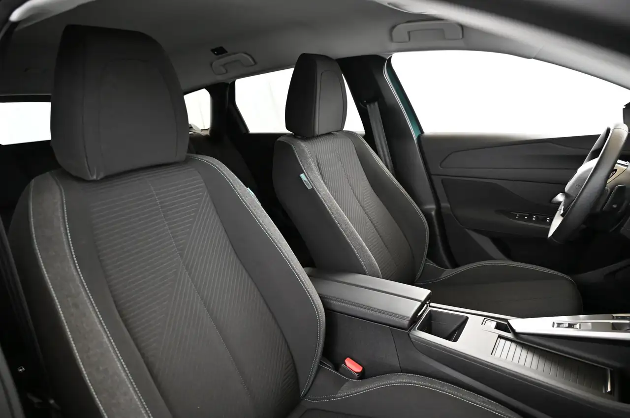 Peugeot 308 SW 1.2 130 e-THP EAT8 Style LED/NAVI/DAB/16S — معرض صور السيارة 29